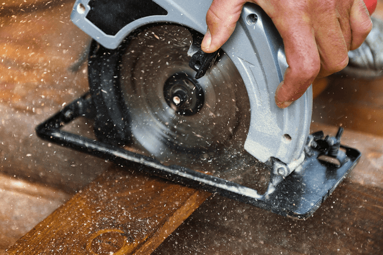 Woodworking with a circular saw