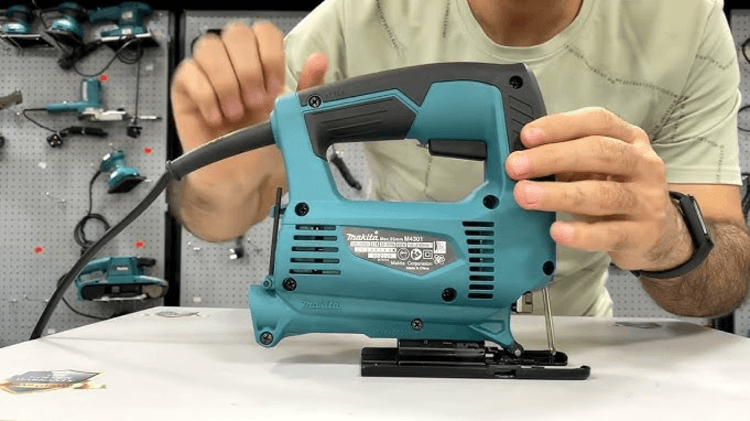 The Makita 4329 is very easy to handle