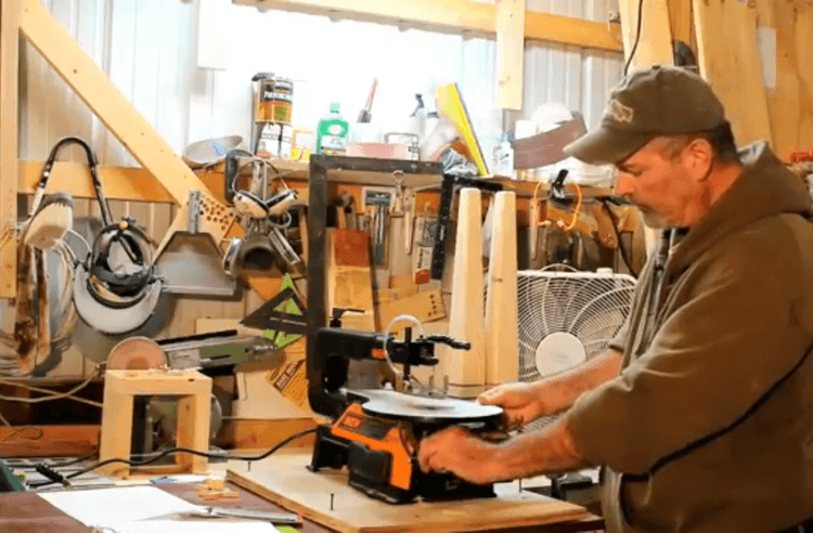 The WEN 3920 is very beginner-friendly and easy to get comfortable with