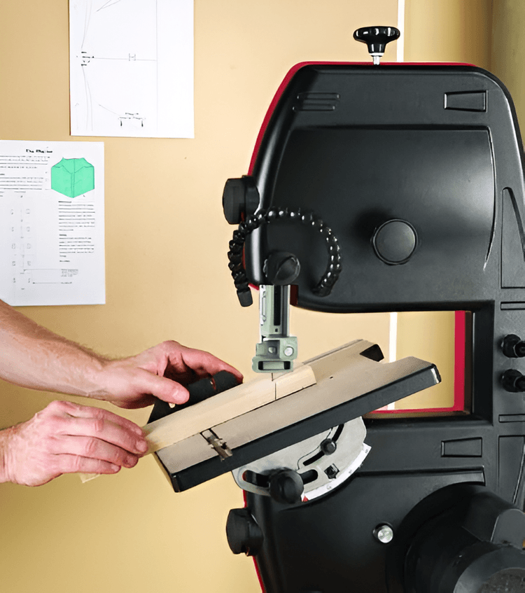 Using the SKIL 3386-01 you can clearly see your cut line and check blade alignment