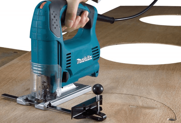Smooth and controlled cutting with the Makita 4329